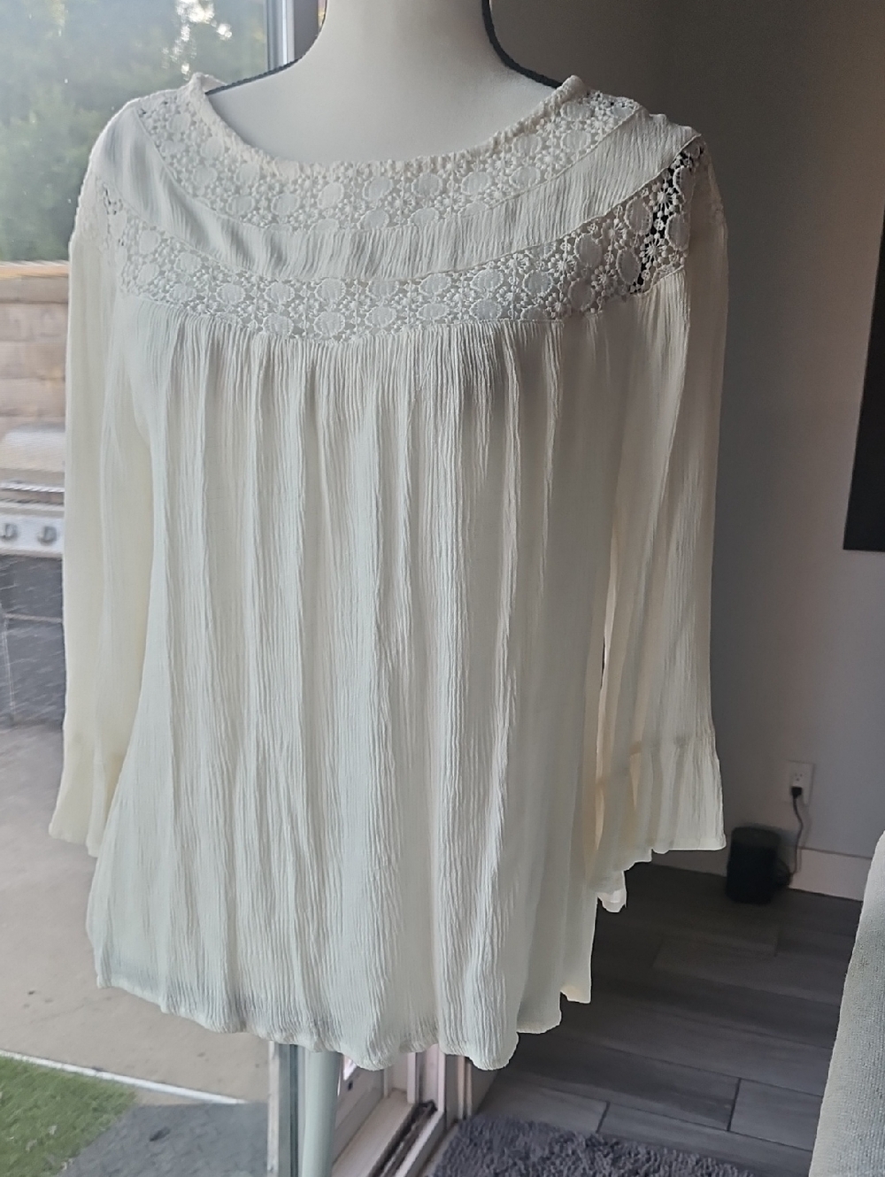 entro white Cream Lace Yoke Pleated Top M